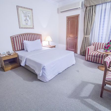 Hotel Swiss Park Дакка Экстерьер фото