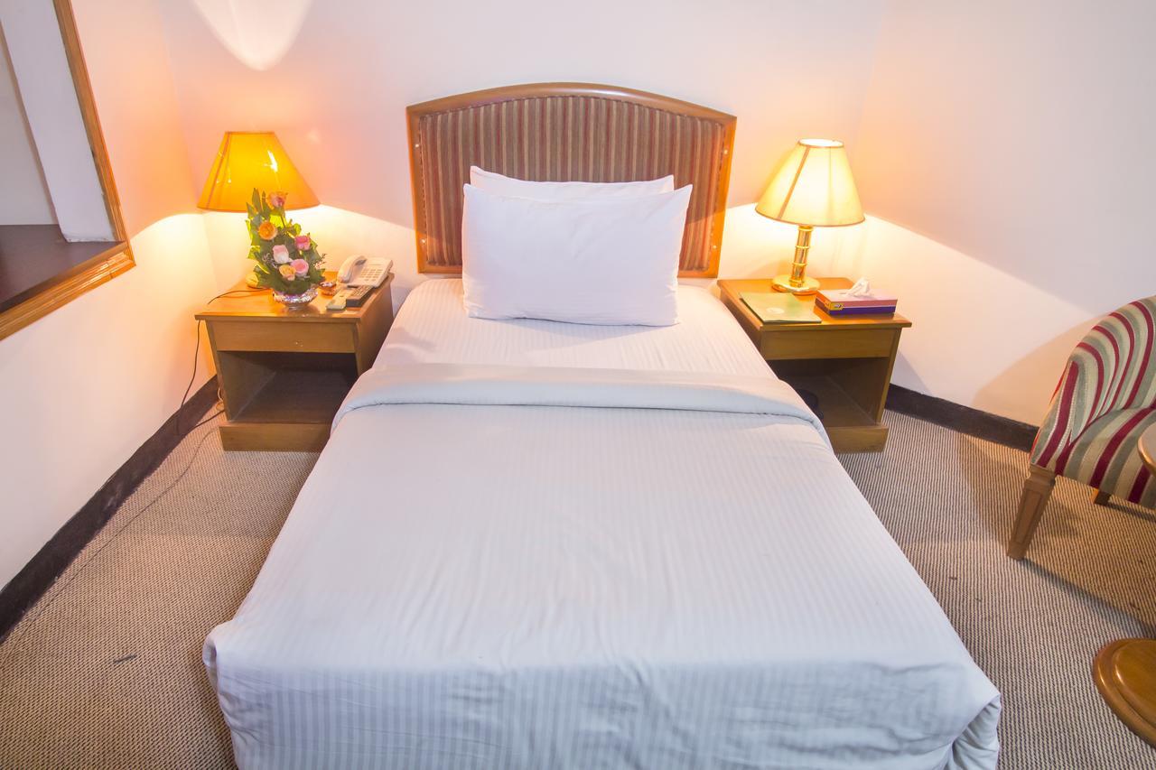 Hotel Swiss Park Дакка Экстерьер фото