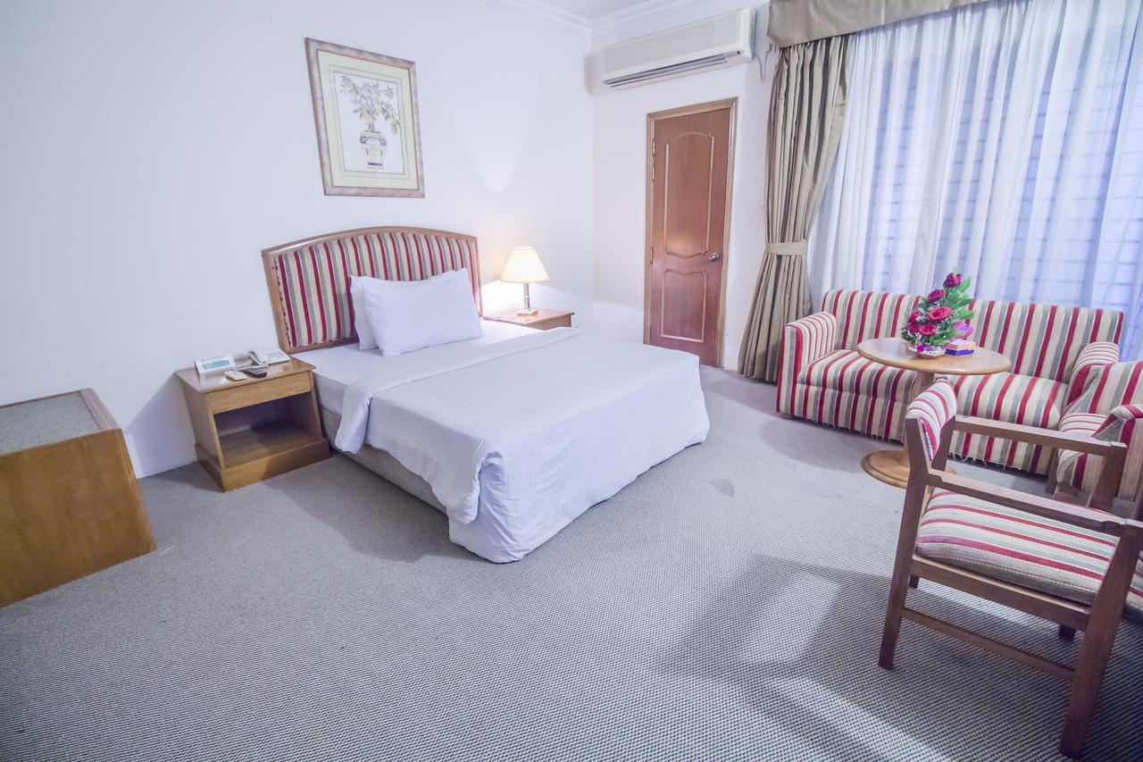 Hotel Swiss Park Дакка Экстерьер фото