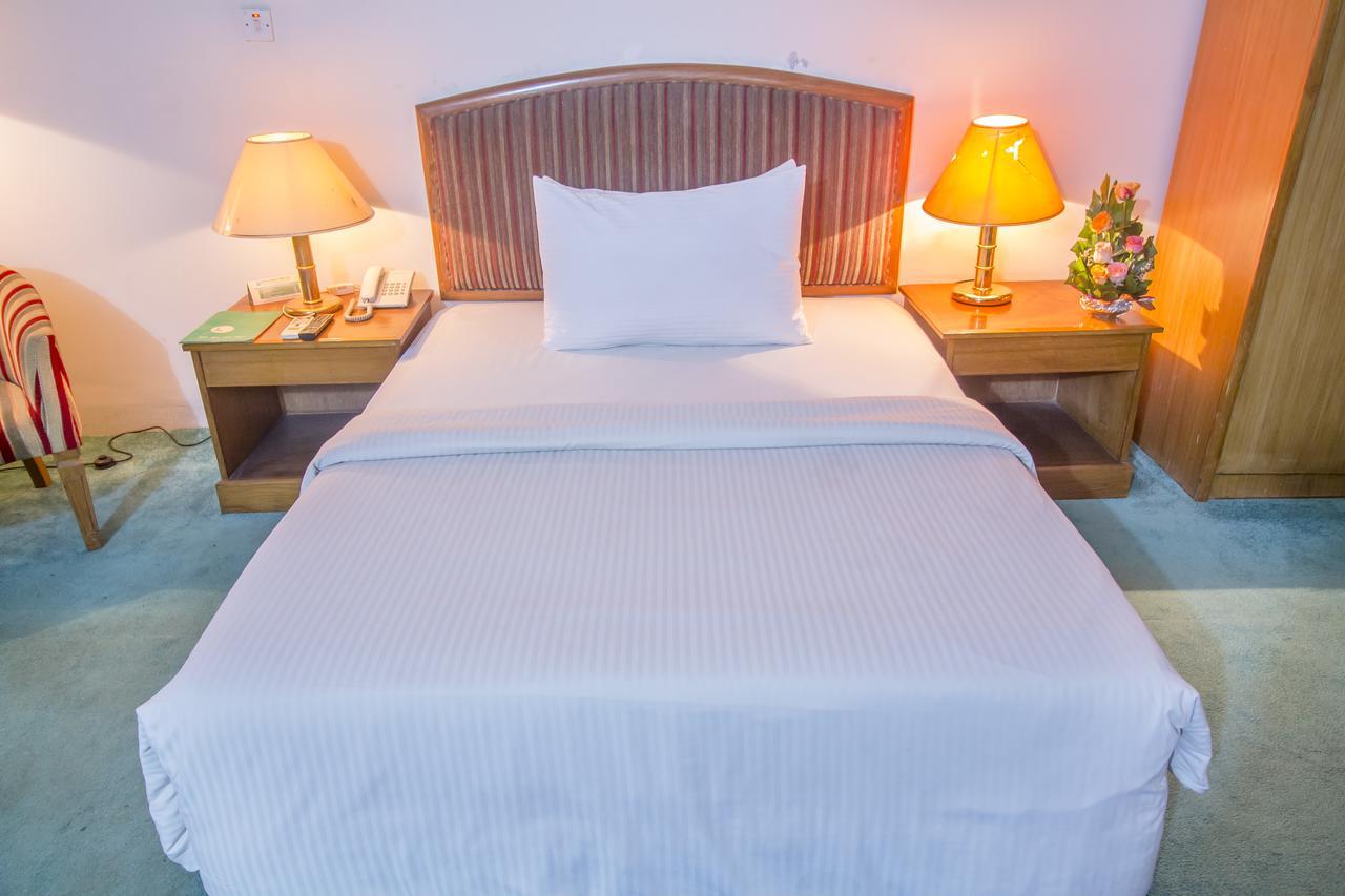 Hotel Swiss Park Дакка Экстерьер фото
