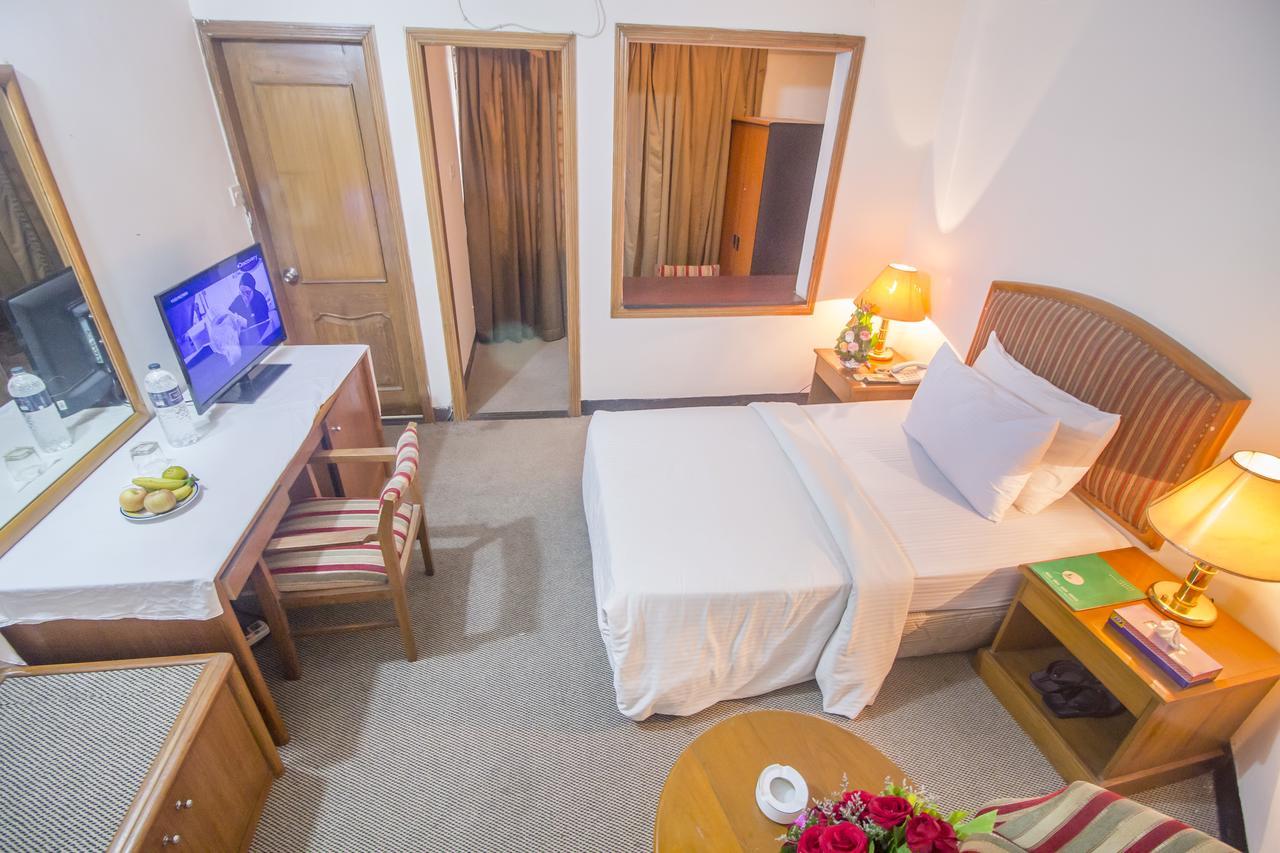 Hotel Swiss Park Дакка Экстерьер фото