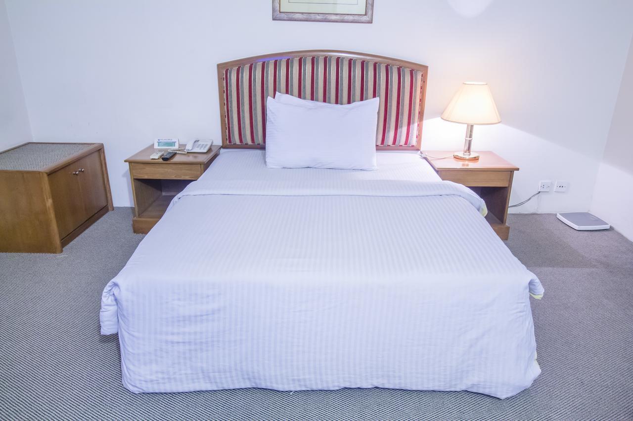 Hotel Swiss Park Дакка Экстерьер фото