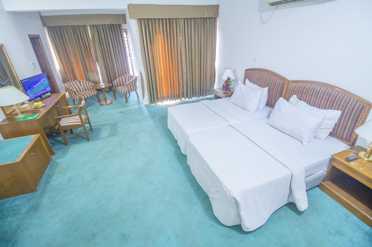 Hotel Swiss Park Дакка Экстерьер фото