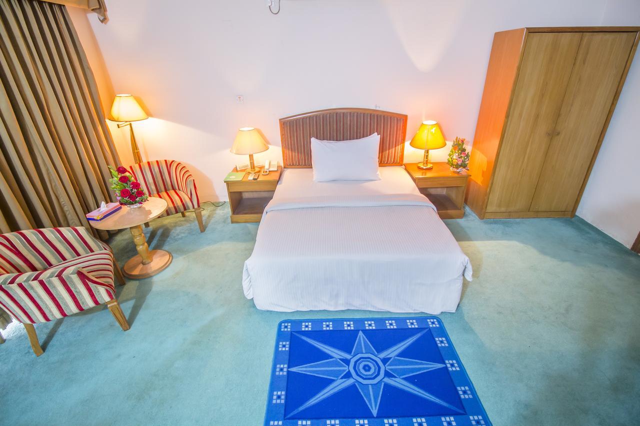Hotel Swiss Park Дакка Экстерьер фото