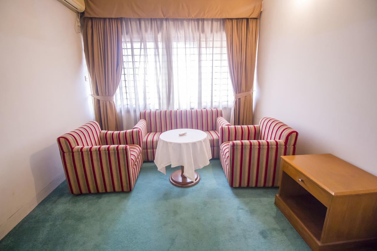 Hotel Swiss Park Дакка Экстерьер фото