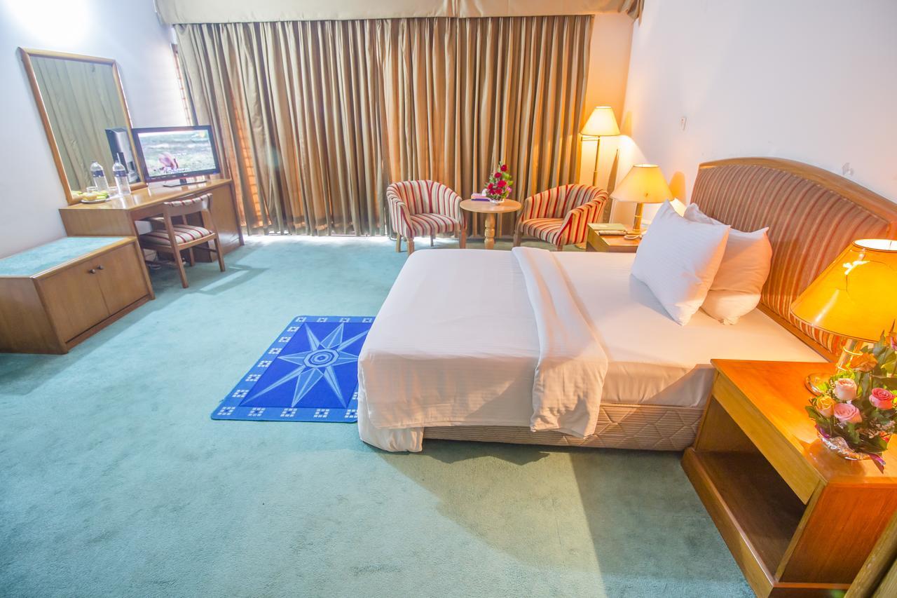 Hotel Swiss Park Дакка Экстерьер фото